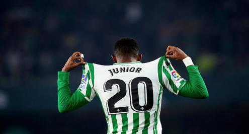 تقارير: مانشستر سيتي ينافس ريال مدريد لضم ظهير بيتيس